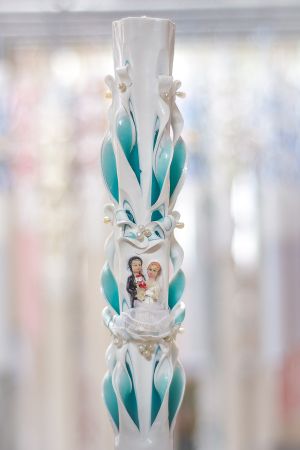 Lumanari nunta sculptate , model 5 coloane, cu miez colorat,  cu figurina miri, cu perlute - turcoaz