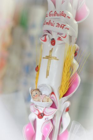 Lumanari botez sculptate, miez colorat, cu figurina bebelus,  roz fucsia