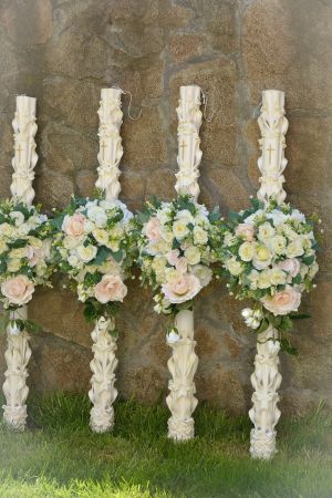 Lumanari nunta  cu aranjament din flori artificiale
