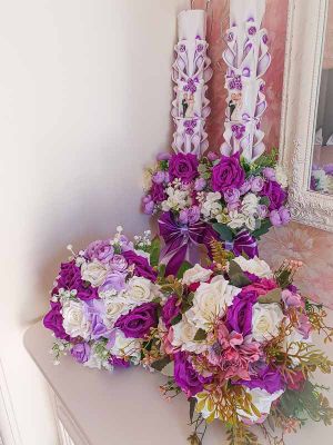 Lumanare nunta cu aranjament din flori artificiale  - irizatie mov
