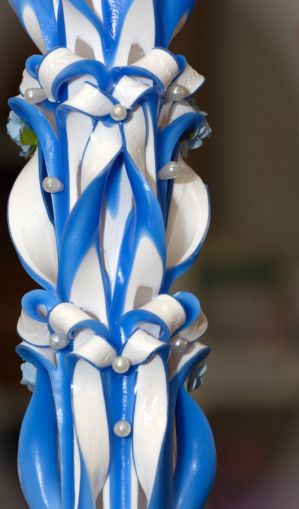 Lumanari sculptate 6 coloane, cu perlute, model floral, exterior albastru