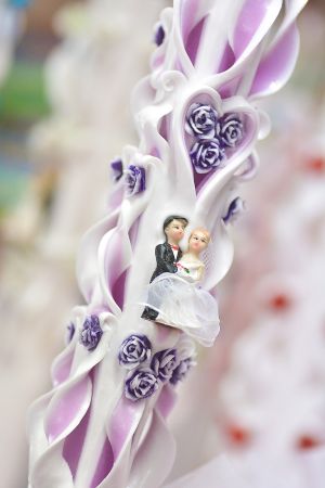 Lumanari nunta sculptate 5 coloane, model cu inima, cu figurina si trandafirasi, lila