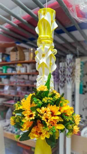 Aranjament din flori artificiale +lumanare Sfintele Pasti -galben